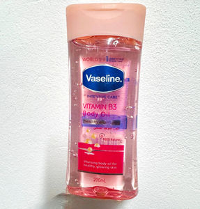 Lotion corporelle à la vitamine B3 pour peaux sèches, soin intensif, nourrissante, hydratante, blanchissante, anti-rides, douce, lisse et légère - Product Image 1