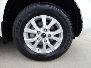 Toyota Land Cruiser 2016 à vendre / Disponible à la vente avec faible kilométrage, moteur essence, véhicule bien entretenu et sans accidents, conduite à gauche. - Product Image 6