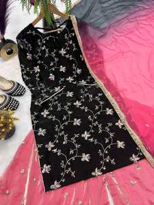 Conjunto de 3 Piezas de Salwar Kameez de Terciopelo con Bordado Completo y Dupatta de Organza, Ropa Tradicional para Mujer para Fiestas, para Todas las Temporadas - Product Image 6