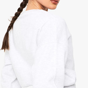 Sweat-shirt classique à col rond pour femmes, coupe moderne et facile à styliser, avec logo personnalisable – Prix de gros pour les acheteurs 2026 - Product Image 5