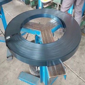 Striscia d'acciaio laminata a freddo in acciaio ad alto tenore di carbonio 0.6 19mm <span class=keywords><strong>OSC</strong></span> 800N/mm² 40kg rotolo di cintura in acciaio per imballaggio - Product Image 3
