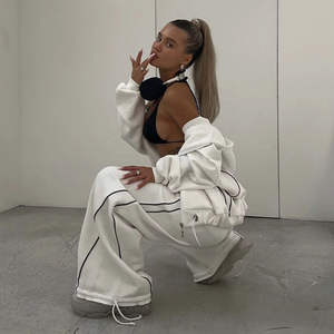 Conjunto personalizado de pantalones deportivos de moda de alta calidad y Sudadera con capucha, conjunto de 2 piezas para correr, chándal de diseñador para mujer - Product Image 3