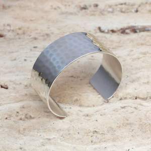 Bracelet ouvert en laiton plaqué argent gravé sur mesure pour femmes, élégant bracelet ajustable, bijoux de créateur, article cadeau - Product Image 3