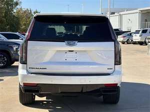 CADILLAC ESCALADE SPORT SUV V8 2025 d'occasion en excellent état avec sièges en cuir et caméra - Product Image 2