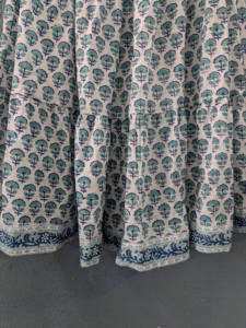 กระโปรงแม็กซี่ผ้าฝ้ายพิมพ์ลายบล็อกด้วยมือแบบเป็นมิตรต่อสิ่งแวดล้อมสำหรับผู้หญิง แต่งพู่ปรับได้ สไตล์ลำลองโบฮีเมียน ความยาวระดับข้อเท้า แต่งเลื่อมตัดสี - Product Image 5