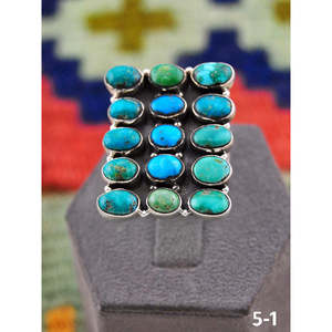 Bague ajustable artisanale Southwest Handmade Emerald Valley avec grappe de turquoise eau blanche et sertissage clos en argent sterling - Product Image 1