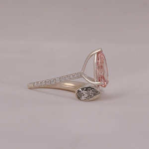 Anillo de compromiso de oro macizo de 14 quilates con estilo de moda Pink Pear Cut Lab Grown Diamond IGI Certified Bezel Setting - Product Image 5