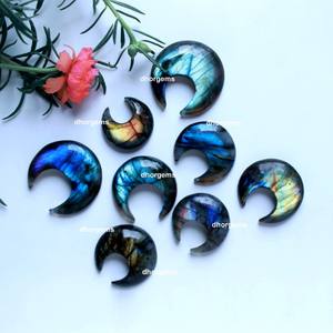 Colgante de plata de media luna con piedras preciosas de labradorita natural con oso, sirena, luna creciente, tallas, anillo de cuerno incluido - Product Image 2