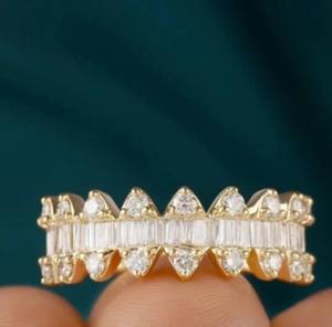 Baguette forme ronde Moissanite bague en diamant belle bague de fiançailles en or jaune 14 carats bague de mariage - Product Image 1