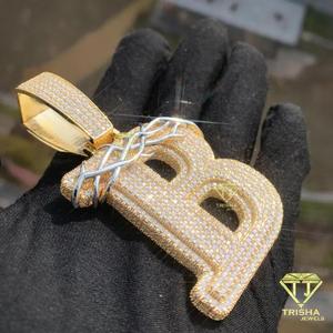 Personalizado Iced Out Corona Espinas Carta Colgante Hip Hop Joyería Personalizada VVS Moissanite Diamantes Inicial Colgante - Product Image 2