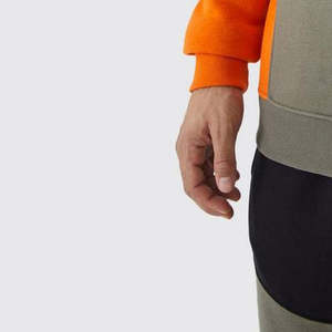 Fournisseur en gros de sweats à capuche multicolores, tissu respirant, épaules tombantes, poches kangourou, sweats à capuche chauds pour hommes pour l'hiver, faible MOQ - Product Image 5