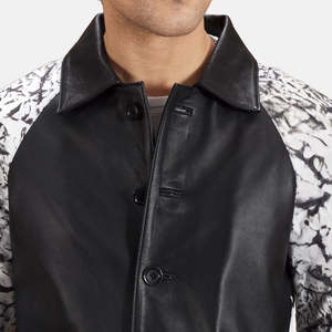 Manteau en cuir noir avec imprimé vintage et coupe ajustée - Product Image 5