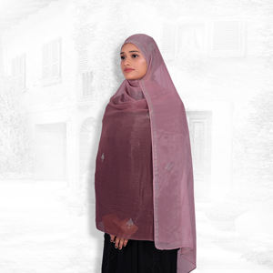 Hiyab Ligero de Chifón con Motivo de Diamantes de Imitación Dispersos, Detalles de Borde Brillante para Uso en Invierno, Vestimenta Elegante y Modesta - Product Image 3