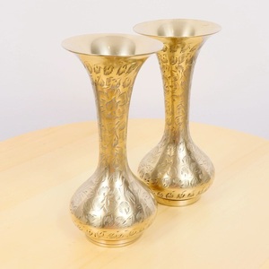 Jarrón Redondo de Metal Dorado Martillado a Mano con Acabado de Latón Premium, Centro de Mesa Decorativo para Decoración Moderna y Tradicional - Product Image 5