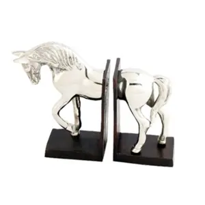 Sujetalibros decorativo de escultura de caballo de lujo de nuevo diseño a la venta niquelado con soporte negro