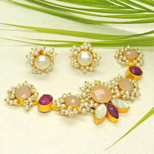 สร้อยคอโชกเกอร์เครื่องประดับ Kundan สำหรับเจ้าสาว | เซ็ต Kundan Stone สไตล์ปากีสถานสีทอง - Product Image 6