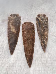 Pointe de flèche en jaspe faite à la main avec finition gunmetal - Product Image 3