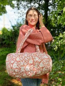 Sac à bandoulière en coton matelassé, sac de nuit lavable à imprimé floral, sac de plage écologique pour le yoga - Product Image 4