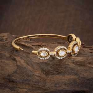 Pulsera de Moda Kundan Kada 174024 para Mujer, Estilo Victoriano, Aleación de Zinc Pulido, Forma de Flor, Bisel con Incrustaciones de Piedras Blancas de Corte Brillante - Product Image 4