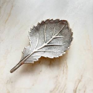 Plateau de service couleur argent en relief en forme de feuille Cadeaux de pendaison de crémaillère Dernière arrivée Pièce élégante - Product Image 5