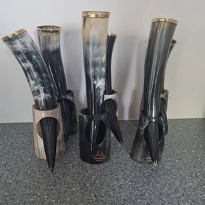 ฮอร์นดื่มไวกิ้งนอร์สยุคกลางพร้อมขาตั้งและเคสหนังฮอร์นดื่มแบบพรีเมี่ยมสำหรับเบียร์ไวน์ของแท้ - Product Image 5