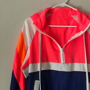 แจ็คเก็ตกันลมโพลีเอสเตอร์มีฮู้ดสำหรับฤดูใบไม้ร่วง2025ปรับขนาดพลัสไซส์แบบสวมหัวกันน้ำยืดหยุ่นได้ตามต้องการ - Product Image 4