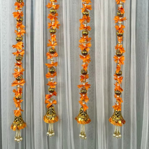 Guirlandes de fleurs jaunes, oranges et roses avec perles dorées Guirlandes de jasmin avec cloches pour toutes les décorations de mariage et de festival - Product Image 1