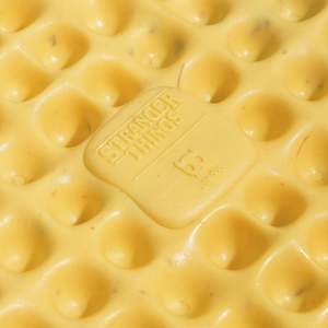 Producto Novedoso de Stranger Things con Diseño de Waffle - Product Image 3