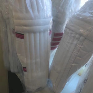 Almohadillas de bateo de críquet ligeras superventas altamente cómodas - Product Image 1