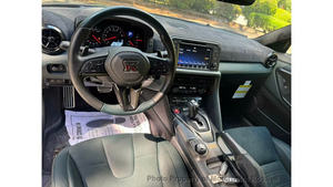 Voiture d'occasion certifiée LHD/RHD, GT-R T-spec AWD 2024 - Product Image 2