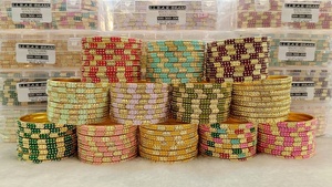 Ensemble de bracelets ethniques Rajwadi pour femmes, vêtements de mariée, bracelets fantaisie en métal avec pierres disponibles en différentes couleurs pour toutes les occasions - Product Image 6