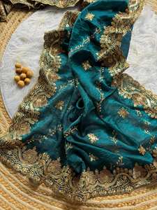 Saree traditionnel en soie douce de créateur indien avec un beau travail de broderie pour les mariages et les fêtes - Product Image 3