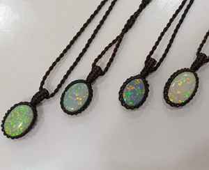 Colgante de piedras preciosas de ópalo alto y hermoso, colgante de macramé, colgante de hilo, piedras preciosas semipreciosas, joyería de piedras preciosas, cabinas pulidas a mano - Product Image 1