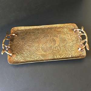 Bandeja de Metal de diseño atractivo Rectangular de latón AK con mango de diseño de hoja en oro acabado antiguo para vajilla/utensilios de cocina - Product Image 1