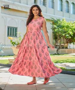 Lahenga Choli de créateur indien avec chemisier, tenue décontractée de créateur traditionnel indien, robe rose colorée - Product Image 2