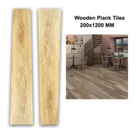 Dalles de sol en porcelaine imitation bois chêne blanc, design moderne et luxueux, dalles décoratives, imperméables et antidérapantes pour murs et sols