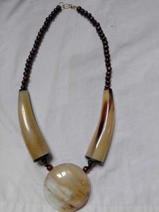 Collares de cuerno para mujer, joyería, colgante de cuerno, cuerno de teca de varios tonos, collar tribal bohemio, collar llamativo - Product Image 4
