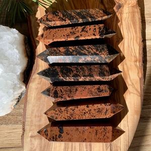 Vente en gros de baguettes en cristal rouge à double extrémité en obsidienne naturelle en acajou poli Points Feng Shui de guérison de l'amour Équilibre énergétique - Product Image 4