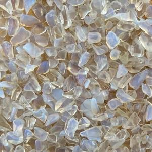 Pierres semi-précieuses de haute qualité, gravier de cristal de pierre naturelle, pierres roulées, éclats de pierres précieuses, opale blanche, par des consignants indiens - Product Image 1