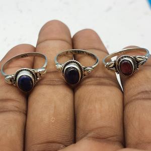 แหวนพลอยเงินสเตอร์ลิง925ได้รับการออกแบบโดยช่างฝีมือพร้อมปกโกเมนธรรมชาติของขวัญแต่งงานที่สมบูรณ์แบบสำหรับผู้หญิง14K ความบริสุทธิ์ของโลหะ - Product Image 4