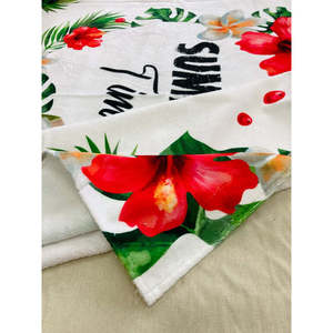 Toalla de Playa de Secado Rápido con Estampado Floral Tropical Personalizado, Ligera, con Certificación GRS - Product Image 2