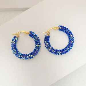 Boucles d'oreilles légères de style floral en polyester brodé et perlé, design fait main pour les fiançailles et les soirées - Product Image 4