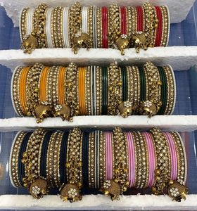 Bracelets pour femmes à la mode avec de superbes bracelets tendance en pierre de perle pour les mariages et les vêtements de fête d'Inde - Product Image 3