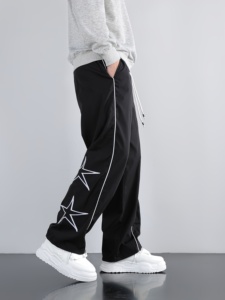 Pantalon de survêtement ample et décontracté en coton pour homme avec dentelle, respirant, taille élastique, fabriqué au Pakistan - Product Image 2