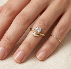 Anillo de compromiso de estilo clásico con diamante cultivado en laboratorio Toi et Moi, corte brillante redondo, oro rosa de 18 quilates, certificado IGI, para uso diario, para mujer - Product Image 1