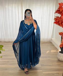 Robe en georgette élégante et simple avec broderie élégante et Dupatta pour Eid et Festive Wear kurta - Product Image 5