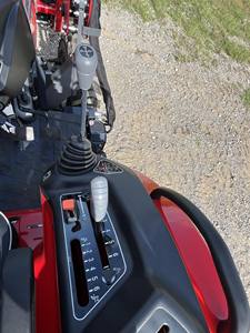 2025 Massey Ferguson 1M.35รถแทรกเตอร์-พลังงานที่มีประสิทธิภาพในการออกแบบที่กะทัดรัด - Product Image 6