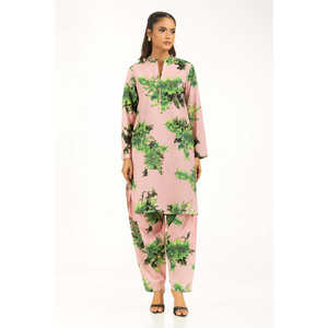 ชุดเซ็ตผ้าแคมบริคพิมพ์ลายสีชมพูสำหรับผู้หญิง สไตล์ลำลอง เสื้อแขนสามส่วนพร้อมกางเกงขาสั้น 2 ชิ้น ดีไซน์ไม่มีปก เหมาะสำหรับฤดูใบไม้ผลิ/ฤดูร้อน - Product Image 3