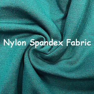 Ensemble de sport 5 pièces uni pour femme avec logo frontal, comprenant un crop top à manches longues, un brassière de sport et un short legging taille mi-haute, idéal pour la gym et le yoga - Product Image 4