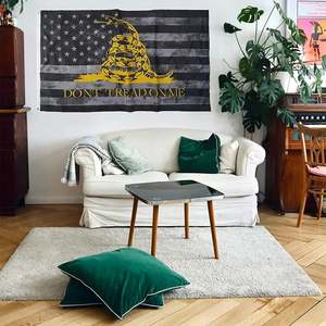 Bandera de Estados Unidos de doble cara con la frase "Dont Tread on Me" - Hecha en EE. UU. - Banderas Gadsden 3x5 para exteriores (gris) - Product Image 2